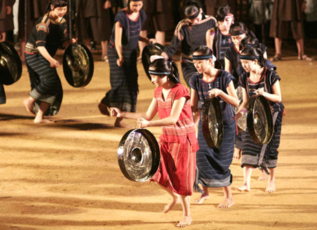 La Danse des ethnies des hauts plateaux du Centre du Vietnam