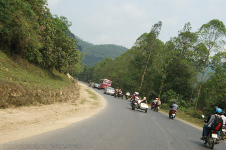 sur la route - Partie 1 : Conquête de la pente Cun et du col Thung Khe