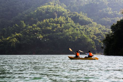Pagayer du kayak - Voyage Mai Chau