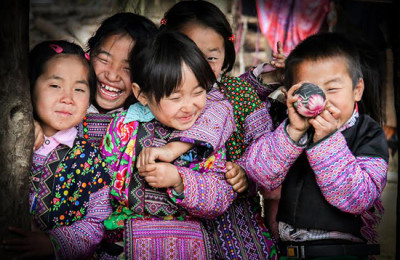 Enfants de l'ethnie Thai blanc à Moc Chau